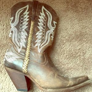 Cowgirl boots size 8.5